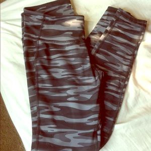 Women’s camo leggings